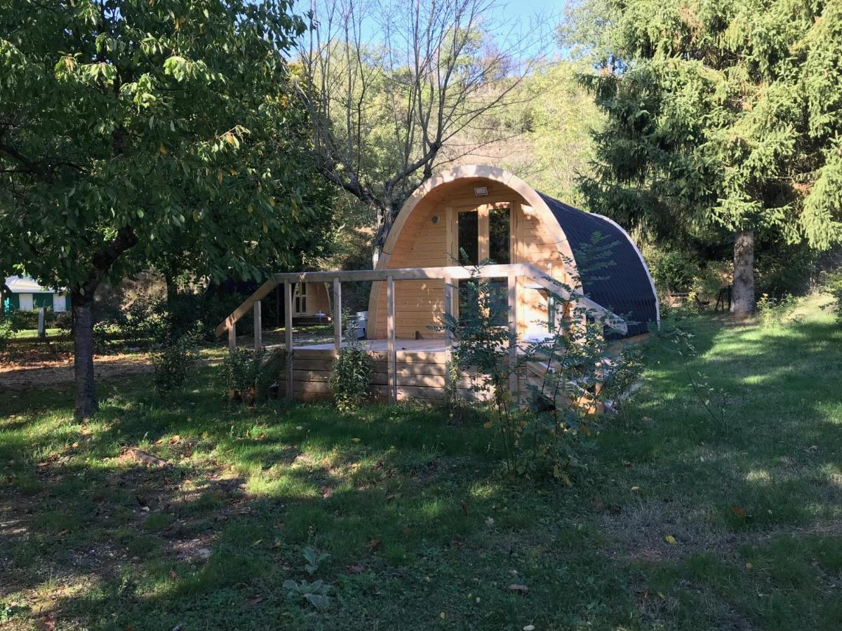 Camping Les Berges Du Doux Colombier-le-Vieux Екстериор снимка
