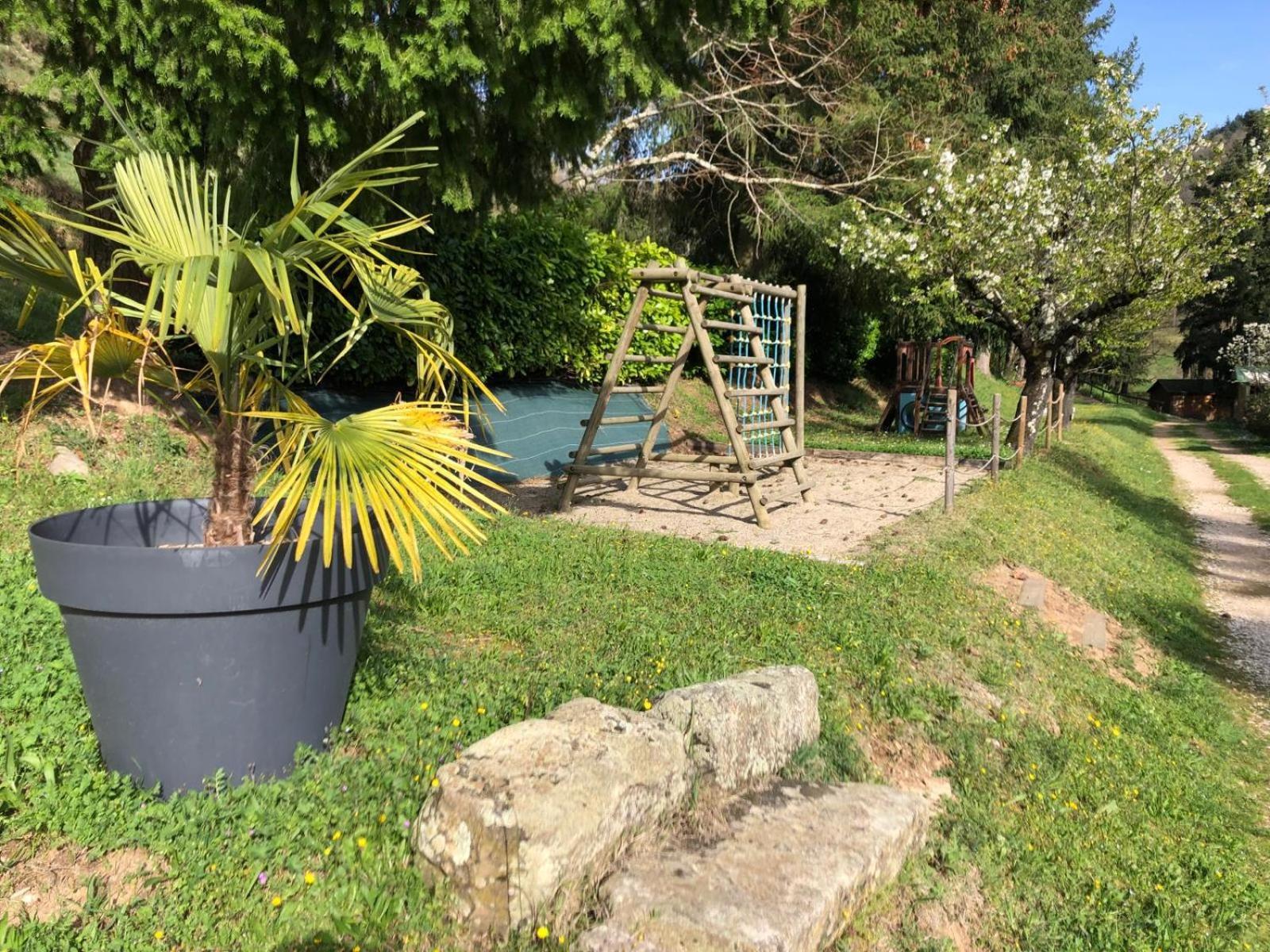 Camping Les Berges Du Doux Colombier-le-Vieux Екстериор снимка