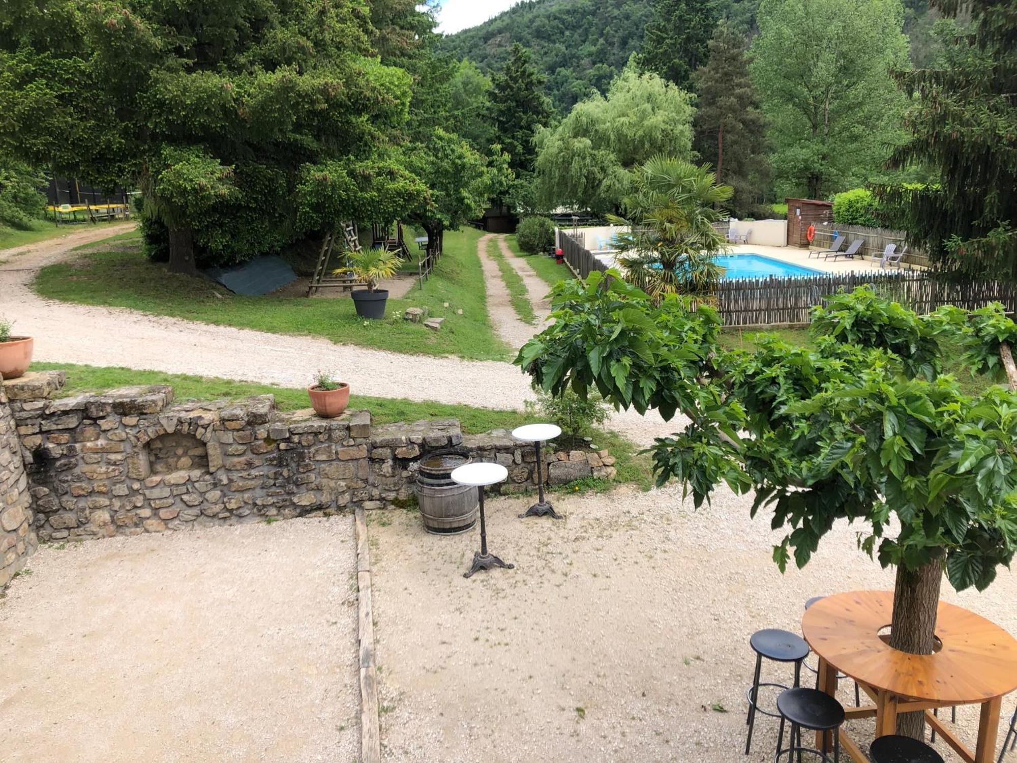 Camping Les Berges Du Doux Colombier-le-Vieux Екстериор снимка