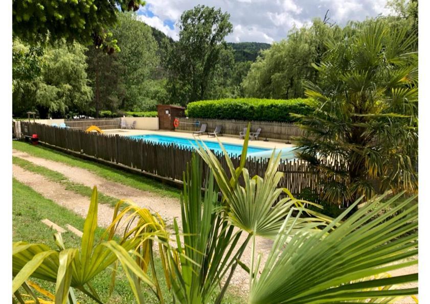 Camping Les Berges Du Doux Colombier-le-Vieux Екстериор снимка